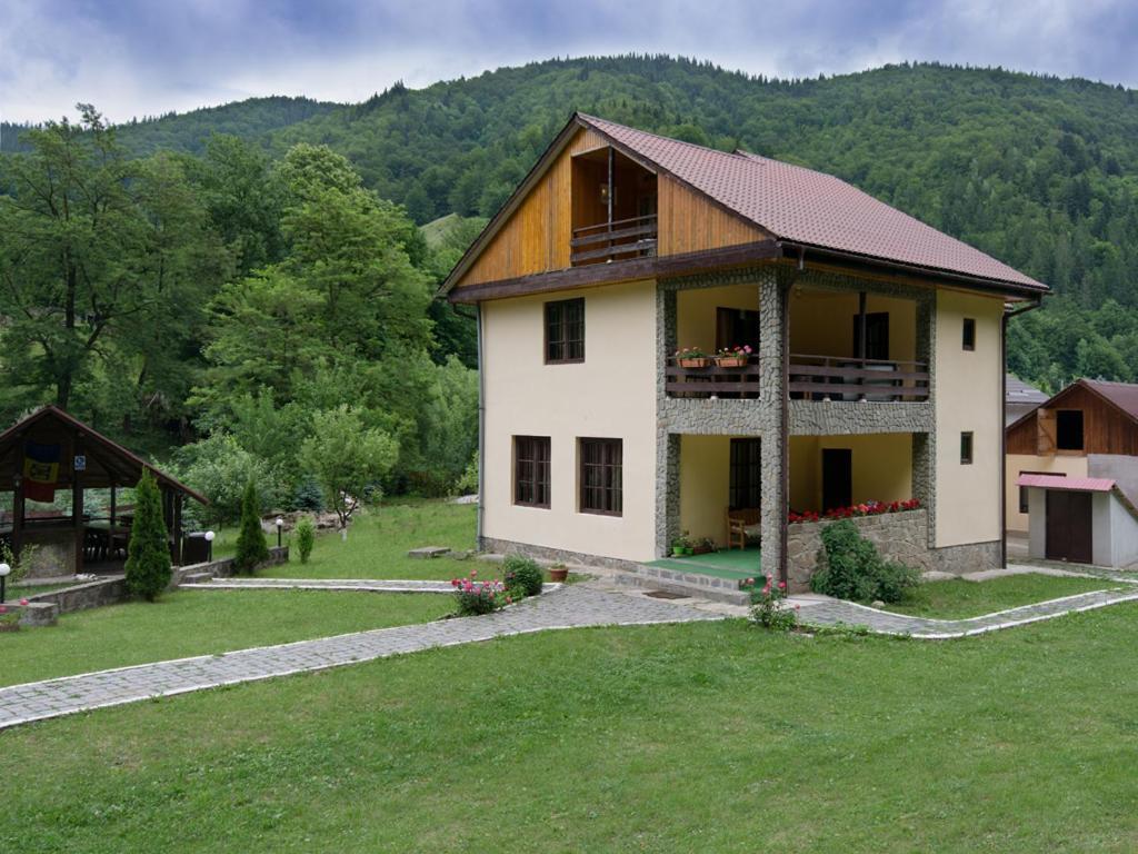 Hotel Pensiunea Bobu à Izvoru Muntelui Extérieur photo