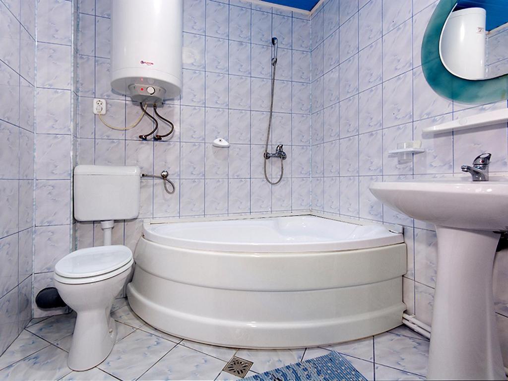 Hotel Pensiunea Bobu à Izvoru Muntelui Extérieur photo